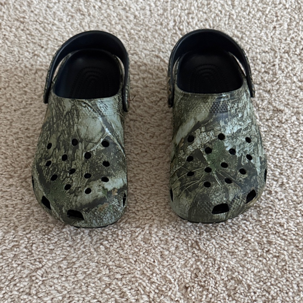 ❤️SOLD❤️NWOT CROCS Kids Green Camouflage Water Shoes